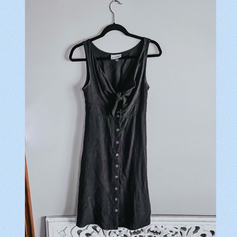 EUC Universal Thread Front bow Dress in Black 🖤